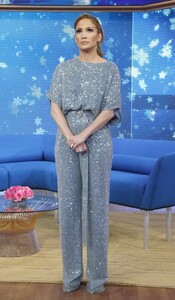 jennifer-lopez-at-good-morning-america-12-12-2018-5.jpg