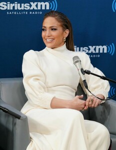 jennifer-lopez-vanessa-hudgens-and-leah-remini-siriusxm-s-town-hall-in-nyc-12-12-2018-10.jpg
