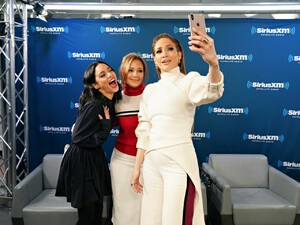 jennifer-lopez-vanessa-hudgens-and-leah-remini-siriusxm-s-town-hall-in-nyc-12-12-2018-2.jpg