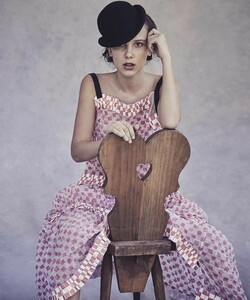 millie_bobby_brown_vogue_australia_january_2018_issue_15.jpg