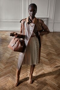 00006-burberry-london-pre-fall-19.thumb.jpg.a27071ffcbb2456afcb52177b6e5f707.jpg