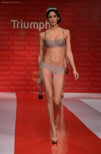 1235511632_hpse_fullsize__2314443509_atTriumphLingerieshowinHyattRegencyMumbaion21stMay2014(37)_537d72444b6c1.thumb.JPG.de9b7b0d8886ad151ec2d1f62362d212.JPG