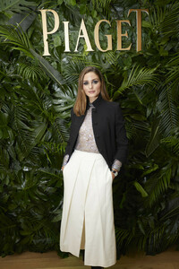 1320625604_OliviaPalermoPiagetSIHH2019DinnerdeoU6CduyAzx.thumb.jpg.cb566fa2cc52992a454713751646842a.jpg