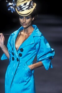 717128771_ChristianDior1994HauteCouture56.thumb.jpg.6de5b302e8fa799af7b3713dd32e32d9.jpg