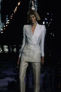 GIVENCHY-FALL-1999-RTW-088gr.jpg