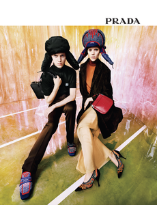 Vanderperre_Prada_Resort_2019_02.thumb.png.f48ffe386321ba9ae47104882c523b9a.png