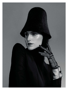Vanderperre_W_Magazine_October_2013_07.thumb.png.9e2b3371f007c8a38462848128d1669c.png