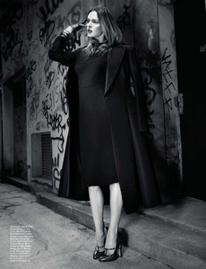 Vanderperre_W_Magazine_October_2013_08.thumb.png.68b18292bf8b9fcc3305dafe8d01571f.png