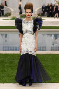 chanel-couture-spring-2019-paris-fashion-week-pfw-048(1).thumb.jpg.faa0909435740c406ce82df31160e873.jpg