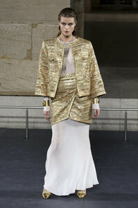 chanel-pre-fall-2019-2(1).thumb.jpg.8f7929109e389234fb757235bcc869c2.jpg