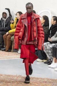 defile-sacai-automne-hiver-2019-2020-paris-look-32.thumb.jpg.91f3d9a38bc3fc1d4904f95af0691fa4.jpg