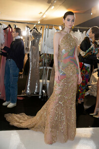 elie-saab-hc-bks-m-rs19-4083.thumb.jpg.67cfc3735390c6f807e85396aa57b7e2.jpg