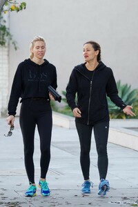 jennifer-garner-in-tights-leaves-the-gym-in-brentwood-01-19-2019-2.jpg