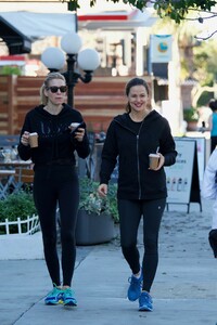 jennifer-garner-in-tights-leaves-the-gym-in-brentwood-01-19-2019-4.jpg