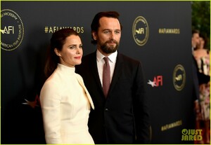 keri-russell-matthew-rhys-afi-awards-04.jpg
