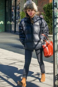 keri-russell-winter-street-style-01-22-2019-6.jpg
