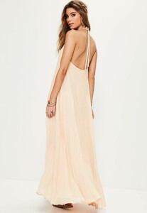 vestido-largo-plisado-en-nude.jpg