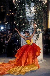 104671666_ChristianDior1997HauteCouture28.thumb.jpg.e8ed5f54d73e9b759b63e210a6cf39ad.jpg