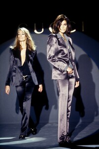 1459556916_Gucci1995WomenRTW99.thumb.jpg.4863835901e38086fc8ce8c8a7b18b16.jpg