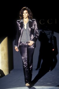 1523401148_Gucci1995WomenRTW98.thumb.jpg.587a3932e8bc8fa6924787b3836d85ed.jpg