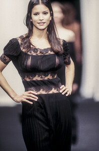 1720366100_AlbertaFerretti1993WomenRTW101.thumb.jpg.a826df651bb06ba4eabfea9747584a8b.jpg