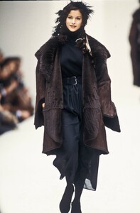 1926282905_Fendi1993WomenRTW140.thumb.jpg.cf661cc0b151f56689dd864403c3019d.jpg