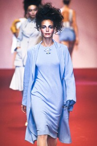 2069392310_VivienneWestwood1997WomenRTW34.thumb.jpg.70ff58c594de5f6f1a3c59049ec502f5.jpg
