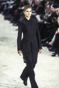379580080_DriesVanNoten1997WomenRTW70.thumb.jpg.2961b16a050af14f16267673f32a8692.jpg