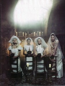 Vogue Paris - 2006 04 -215.jpg