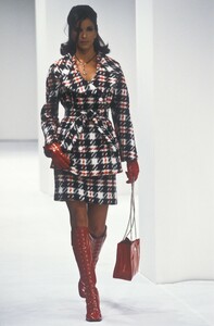 480150455_DolceGabbana1995WomenRTW65.thumb.jpg.0e9cb29ebd5b701d341312cd382385b0.jpg