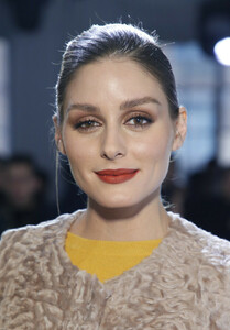 481380441_OliviaPalermoJonathanSimkhaiFrontRowPokcSN53h7ix.thumb.jpg.12622f6a5538a78d66523c0885e8f5a8.jpg