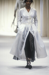 596545734_AlbertaFerretti1994WomenRTW156.thumb.jpg.f3aca92370530e6e4ac957ea85b9598b.jpg