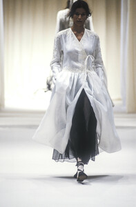 616111309_AlbertaFerretti1994WomenRTW155.thumb.jpg.1e8e70b47ddea9a657a4785bdf2cc791.jpg