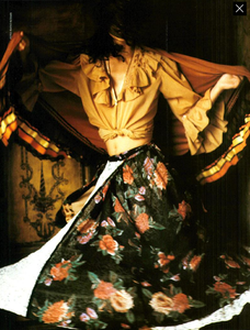 Nodari_Vogue_Italia_June_1989_06.thumb.png.08553fa4053bcafdf23477f5a555d2a9.png