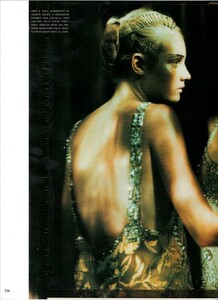 Roversi_Vogue_Italia_December_1998_03.thumb.png.3f16d585df9671050f278e409d081de1.png