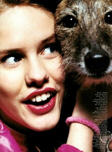 Smile_Please_Constaine_Vogue_Italia_August_1999_05.thumb.jpg.10e5ecb7610125c3ca572acdb882a5f4.jpg