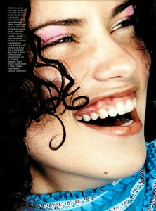 Smile_Please_Constaine_Vogue_Italia_August_1999_06.thumb.jpg.967deeaf6e3195dc2f9b5b212198b099.jpg