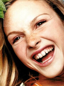 Smile_Please_Constaine_Vogue_Italia_August_1999_08.thumb.jpg.7fc333c96230491d763f6684f3e678f7.jpg