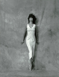 Verticale_Ferri_Vogue_Italia_June_1989_03.thumb.png.8f1366fa4297134d8de08b71f0d0aec9.png