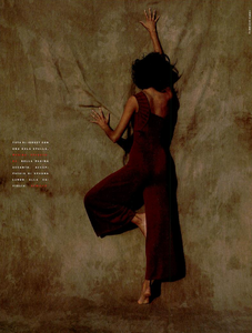 Verticale_Ferri_Vogue_Italia_June_1989_05.thumb.png.9c56928a9214b5bd2ab98a81d5679f3d.png