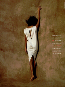 Verticale_Ferri_Vogue_Italia_June_1989_07.thumb.png.69dd9bedde074fbe4f6f97cb39c6017a.png