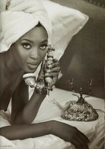 VogueUK_December2007_Naomi_06.jpg