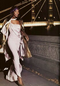 VogueUK_December2007_Naomi_11.jpg