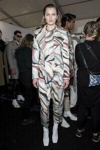 backstage-defile-roberto-cavalli-automne-hiver-2019-2020-milan-coulisses-72.thumb.jpg.963781af20f99e37924f31c82aa716f6.jpg