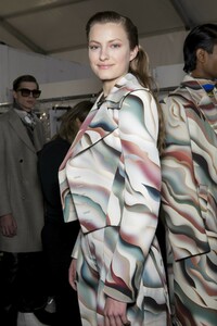 backstage-defile-roberto-cavalli-automne-hiver-2019-2020-milan-coulisses-74.thumb.jpg.ed4b2af05f211062e1937aa59e6bef5b.jpg