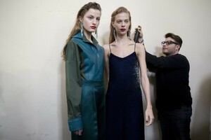 backstage-defile-salvatore-ferragamo-automne-hiver-2019-2020-milan-coulisses-161.thumb.jpg.8adaee9a30dae5f7477e1524a7a2b2d3.jpg