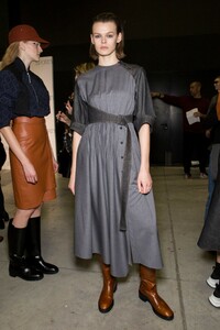 backstage-defile-sportmax-automne-hiver-2019-2020-milan-coulisses-188.thumb.jpg.4db025d11abd73998318076d539ca96f.jpg