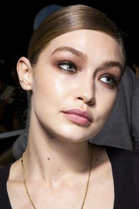backstage-defile-tom-ford-automne-hiver-2019-2020-new-york-coulisses-33.thumb.jpg.ab13d1eb731d301c4cfc698ca3d536d6.jpg