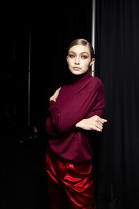 backstage-defile-tom-ford-automne-hiver-2019-2020-new-york-coulisses-43.thumb.jpg.36d6285d8b1cbcd19854228220216be5.jpg