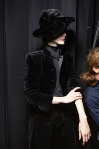 backstage-defile-tom-ford-automne-hiver-2019-2020-new-york-coulisses-47.thumb.jpg.74288d008357461220ef5ccc28b367c6.jpg